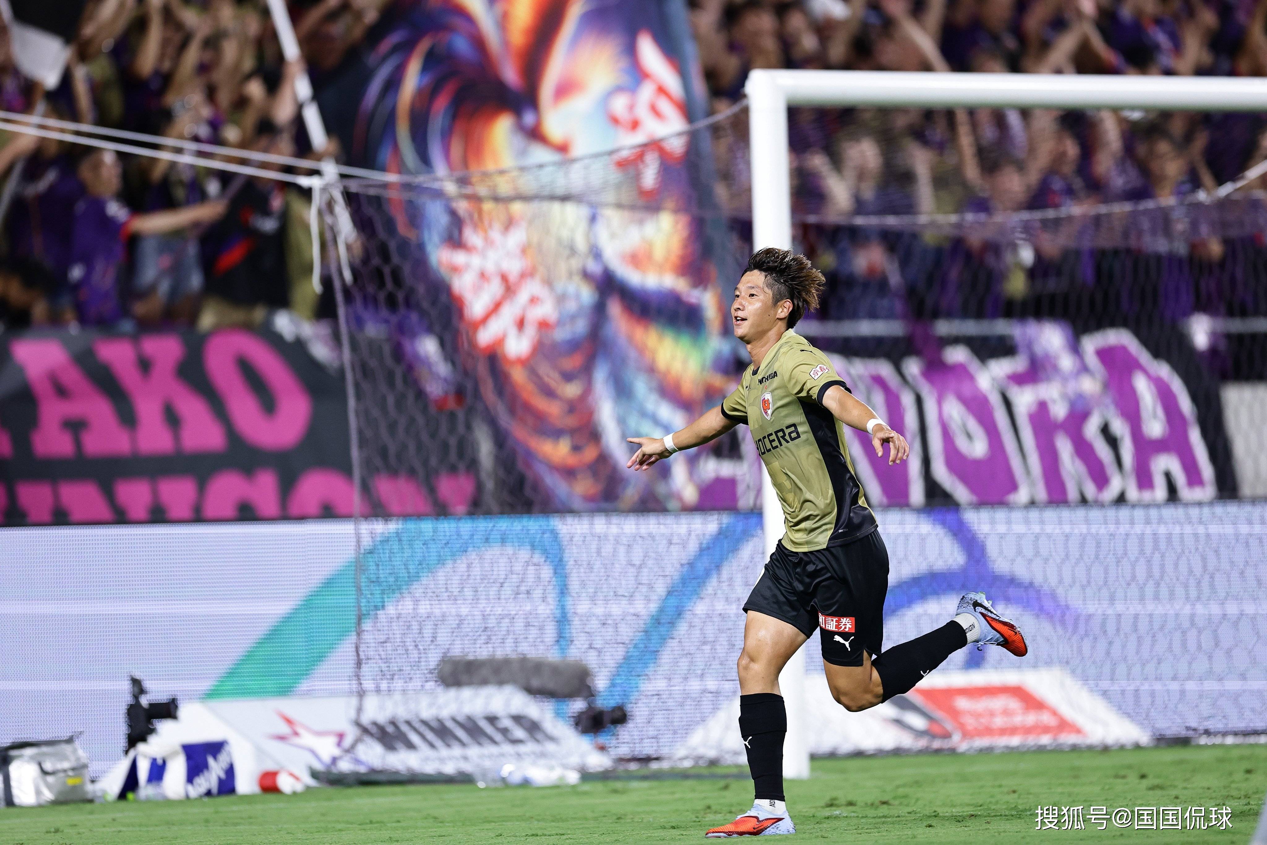 包含足总杯倒计时，勒沃库森集结日主帅复盘，细节引发关注，目标明确，阵容厚度经受考验的词条